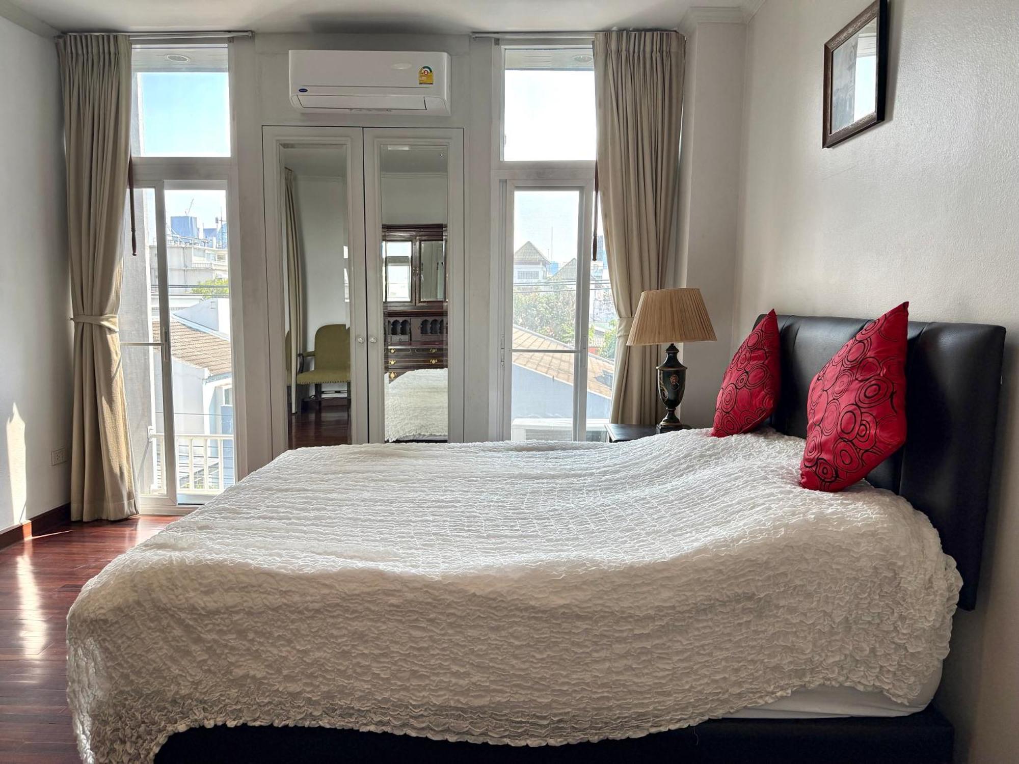 Samsen Suites Spacious 2Br Contemporary Thai Style Bangkok Ngoại thất bức ảnh