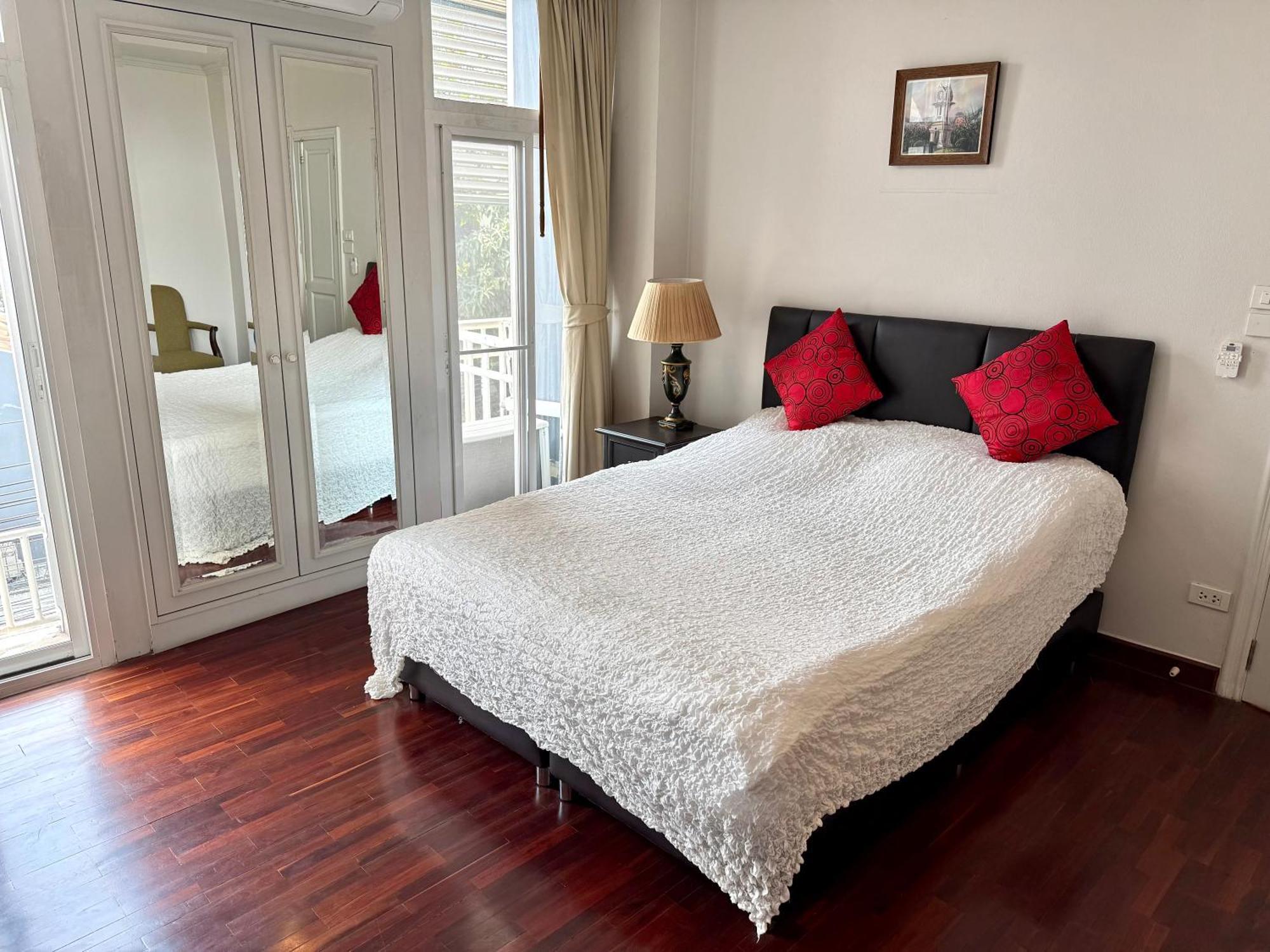 Samsen Suites Spacious 2Br Contemporary Thai Style Bangkok Ngoại thất bức ảnh