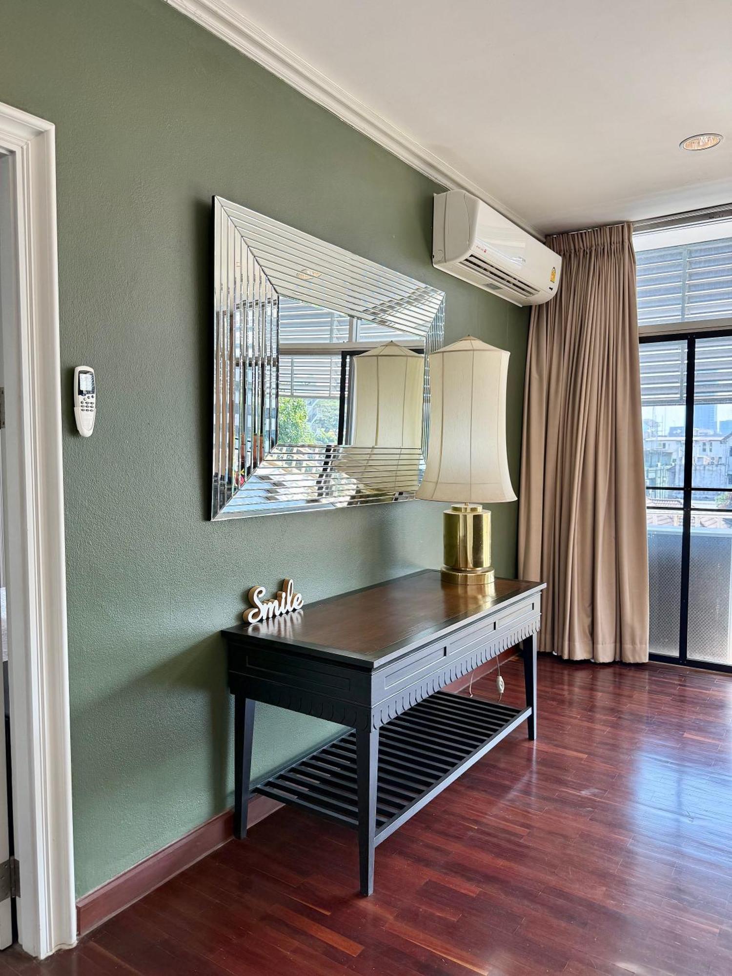 Samsen Suites Spacious 2Br Contemporary Thai Style Bangkok Ngoại thất bức ảnh
